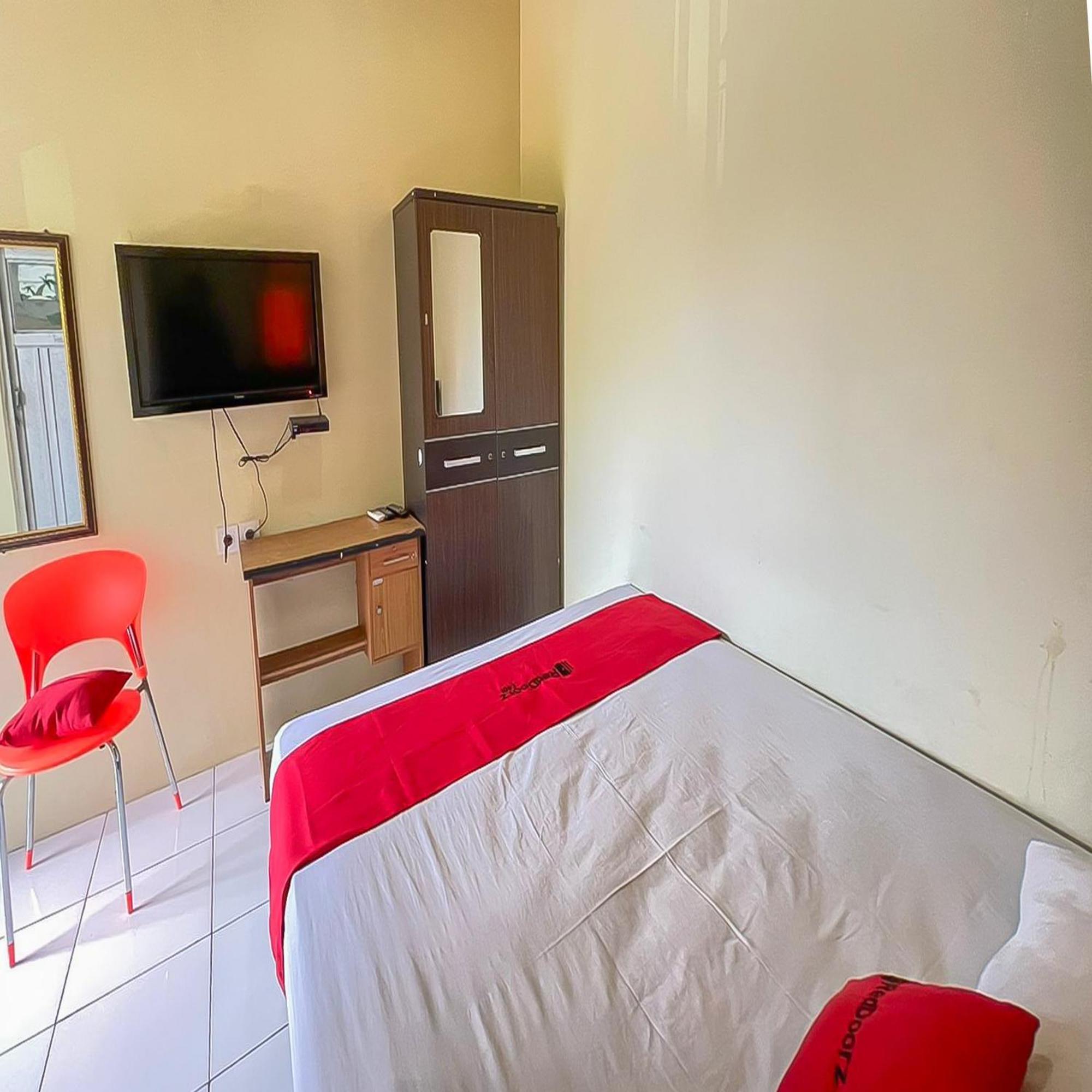Reddoorz At Wahidin Street Cirebon Hotel ภายนอก รูปภาพ