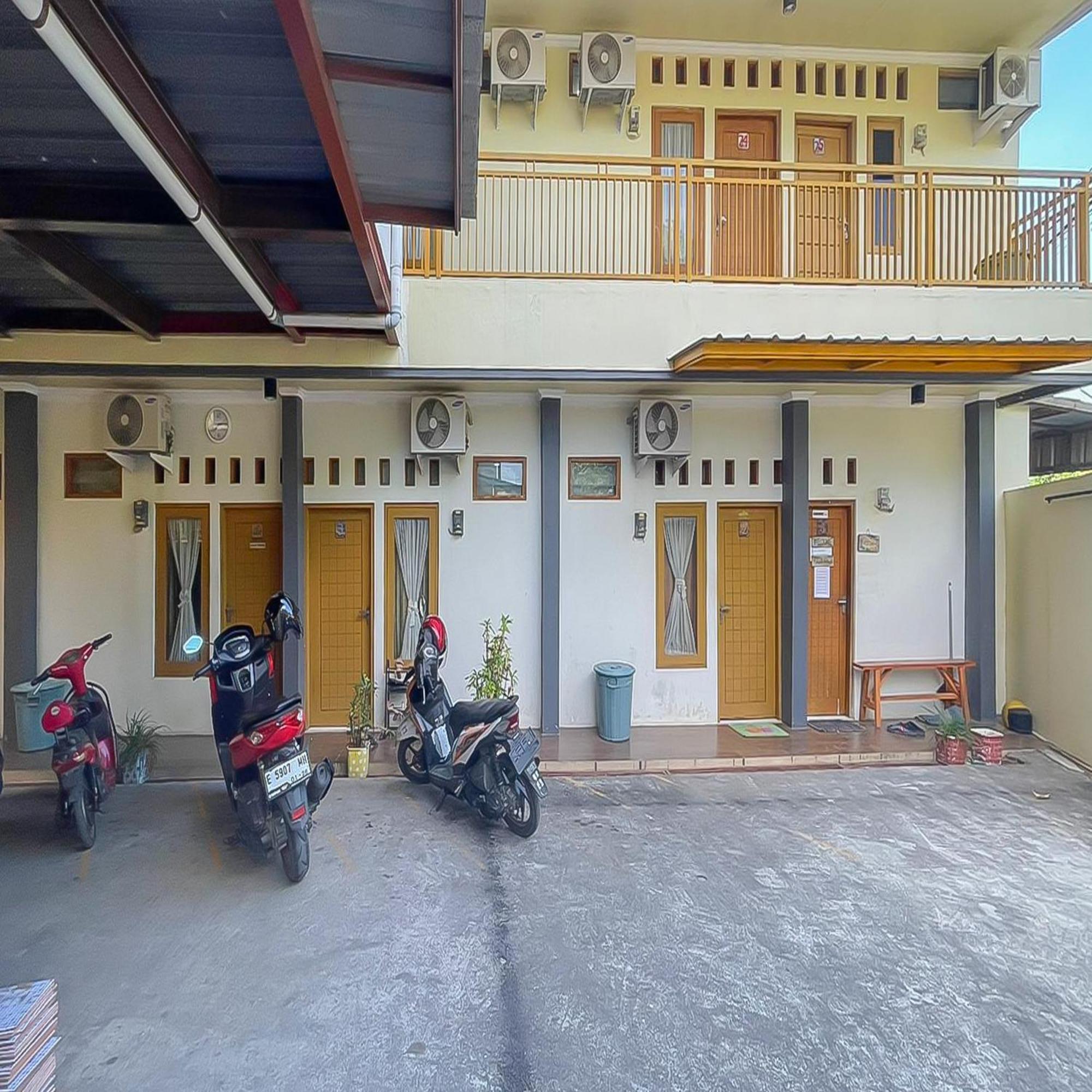 Reddoorz At Wahidin Street Cirebon Hotel ภายนอก รูปภาพ